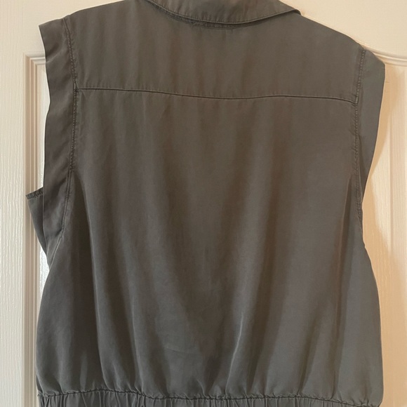 Evereve Olive Green Button-Down Shirt | Twist Tie Front Notched Collar | Size L - Picture 3 of 9